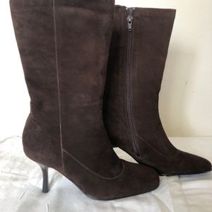 Aerosoles Beautiful brown suede boots.